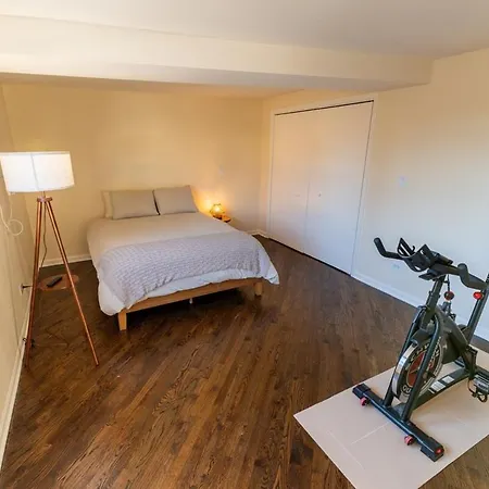 Bucktown Private Apartment *