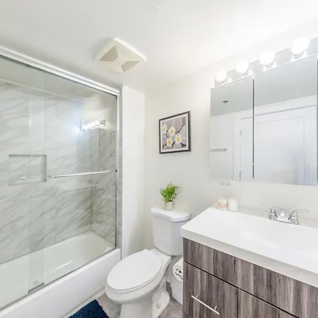 Apartment Group-friendly 2br With Optional Parking And Gym Access Near Mccormick Place And Soldier Field *