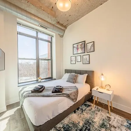 Group-friendly 2br With Optional Parking And Gym Access Near Mccormick Place And Soldier Field * Chicago