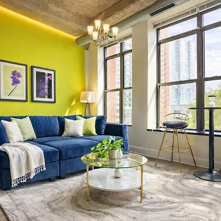Group-friendly 2br With Optional Parking And Gym Access Near Mccormick Place And Soldier Field