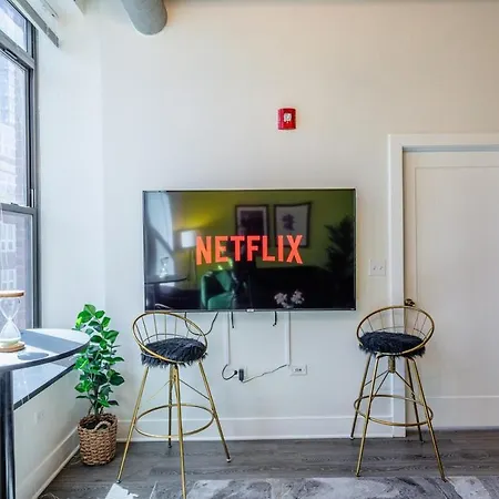 Apartment Group-friendly 2br With Optional Parking And Gym Access Near Mccormick Place And Soldier Field *