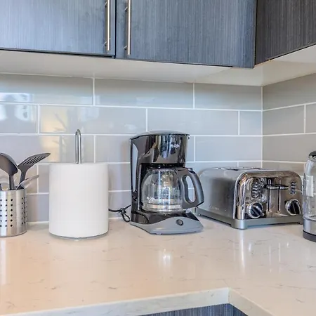 Group-friendly 2br With Optional Parking And Gym Access Near Mccormick Place And Soldier Field