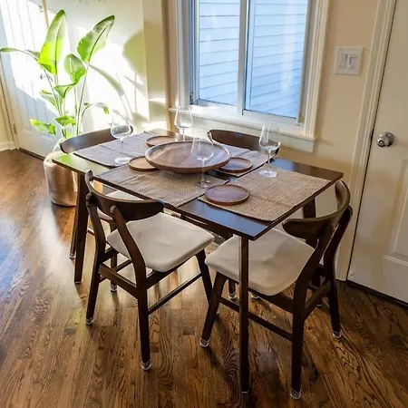 Bucktown Private Apartment *