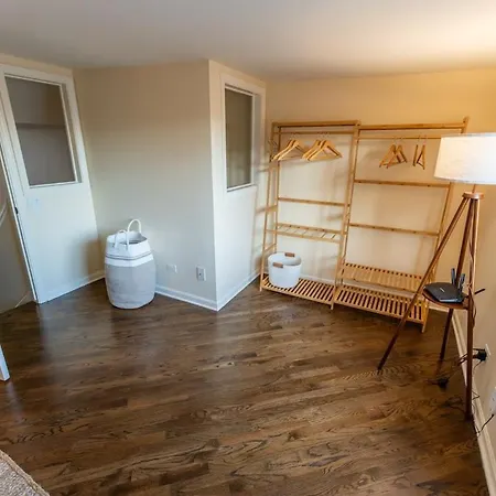 Bucktown Private Apartment