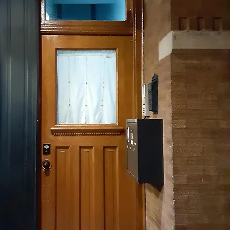 The Roscoe Village Apartment *