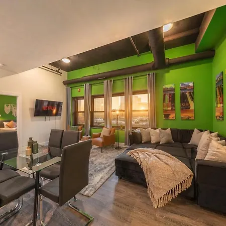 Modern 3br In South Loop With Optional Parking And Gym Access Near Mccormick Place, Chinatown And Soldier Field