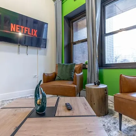 Modern 3br In South Loop With Optional Parking And Gym Access Near Mccormick Place, Chinatown And Soldier Field