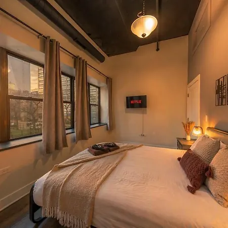 Modern 3br In South Loop With Optional Parking And Gym Access Near Mccormick Place, Chinatown And Soldier Field Apartment *