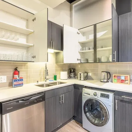 Apartment Modern 3br In South Loop With Optional Parking And Gym Access Near Mccormick Place, Chinatown And Soldier Field *