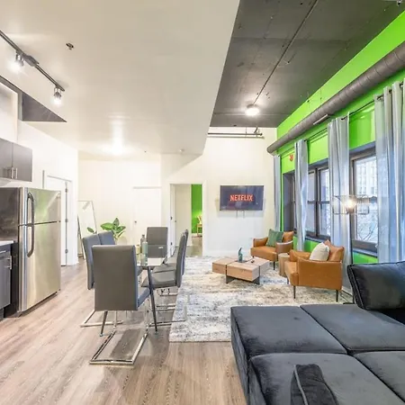 Modern 3br In South Loop With Optional Parking And Gym Access Near Mccormick Place, Chinatown And Soldier Field *