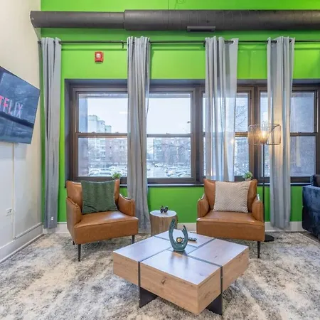 Apartment Modern 3br In South Loop With Optional Parking And Gym Access Near Mccormick Place, Chinatown And Soldier Field