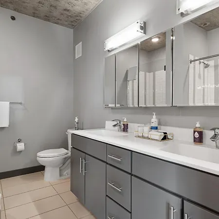 Linea Luxury Living With Indoor Pool And Rooftop Views In The Loop Chicago