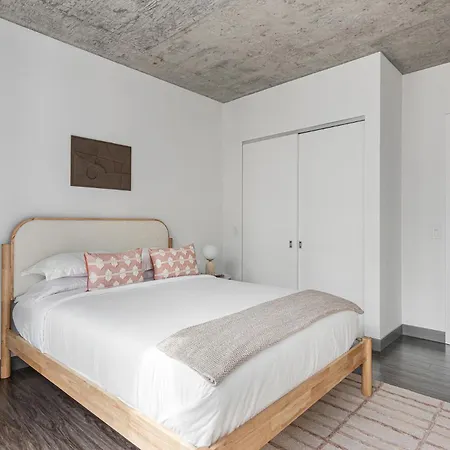 Apartment Linea Luxury Living With Indoor Pool And Rooftop Views In The Loop