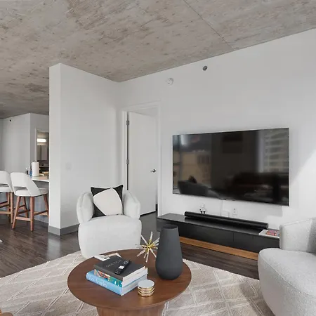 Apartment Linea Luxury Living With Indoor Pool And Rooftop Views In The Loop *