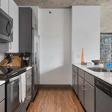 Apartment Linea Luxury Living With Indoor Pool And Rooftop Views In The Loop