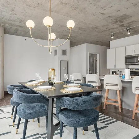 Linea Luxury Living With Indoor Pool And Rooftop Views In The Loop Apartment Chicago