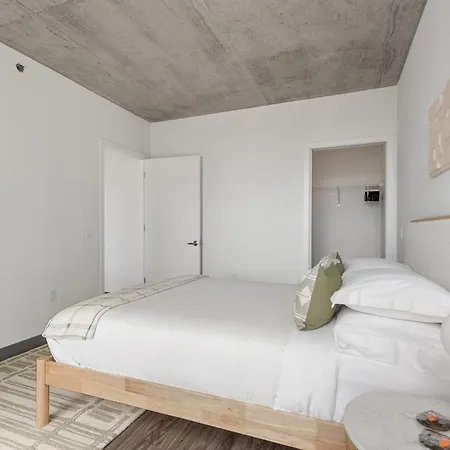 Apartment Linea Luxury Living With Indoor Pool And Rooftop Views In The Loop Chicago