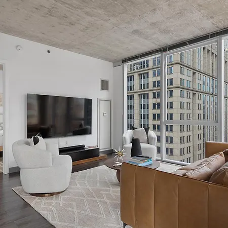 Linea Luxury Living With Indoor Pool And Rooftop Views In The Loop Apartment *