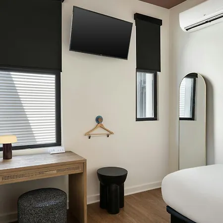 Found Hotels, Chicago, Series By Marriott Hotel
