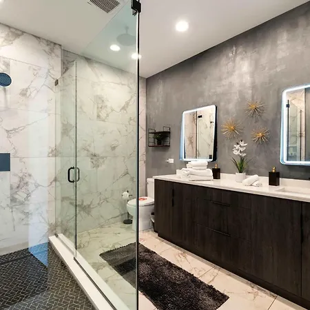 Magnificent New W/8 Beds & Free Parking Holiday home Chicago