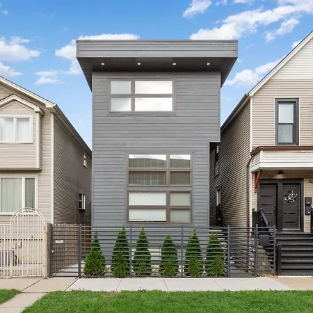 Magnificent New W/8 Beds & Free Parking *