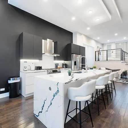 Magnificent New W/8 Beds & Free Parking