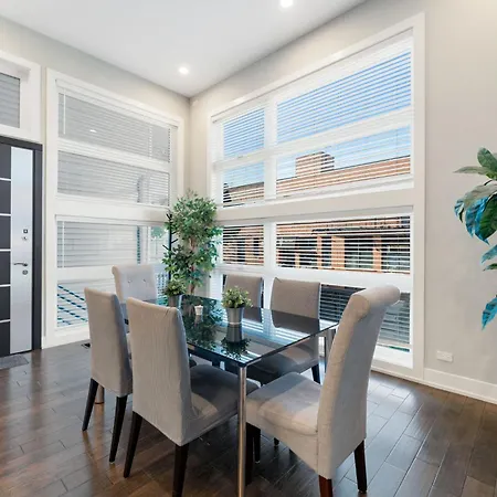 Magnificent New W/8 Beds & Free Parking Holiday home