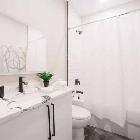 Magnificent New W/8 Beds & Free Parking Holiday home
