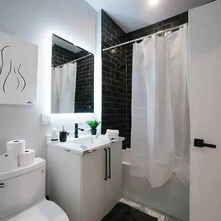 Magnificent New W/8 Beds & Free Parking Holiday home *