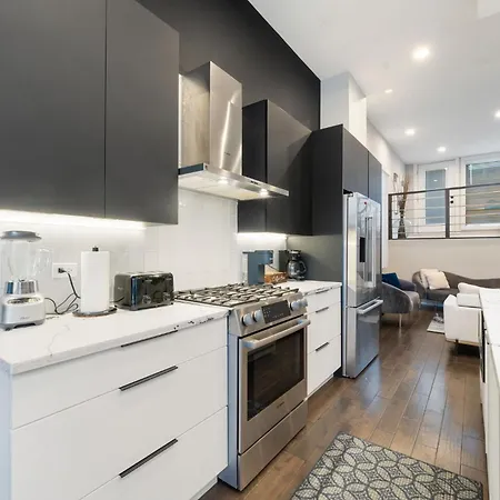 Magnificent New W/8 Beds & Free Parking * Chicago
