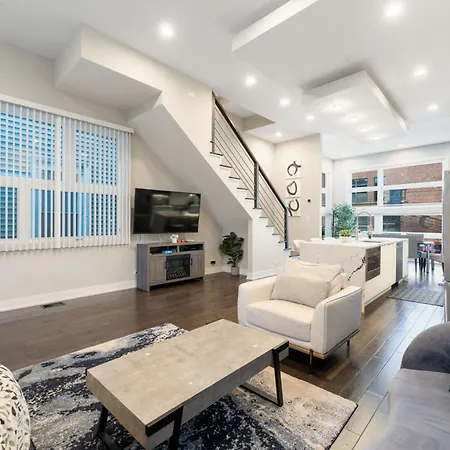 Magnificent New W/8 Beds & Free Parking