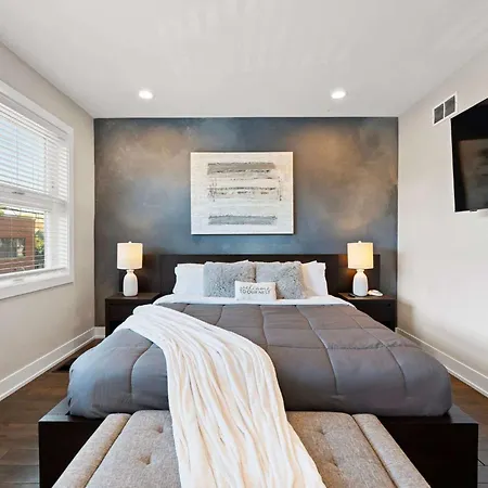 Magnificent New W/8 Beds & Free Parking * Chicago