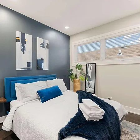 Magnificent New W/8 Beds & Free Parking * Chicago