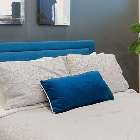 Magnificent New W/8 Beds & Free Parking
