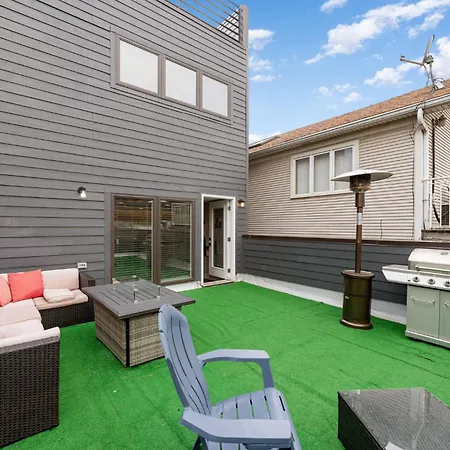 Magnificent New W/8 Beds & Free Parking *