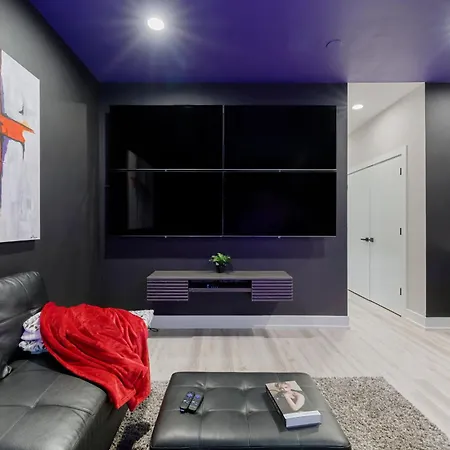 Magnificent New W/8 Beds & Free Parking * Chicago