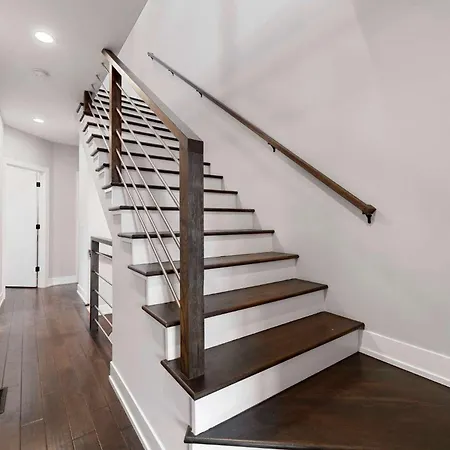 Magnificent New W/8 Beds & Free Parking