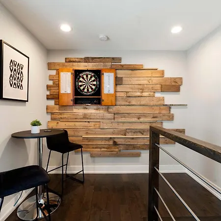 Magnificent New W/8 Beds & Free Parking *