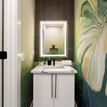 Magnificent New W/8 Beds & Free Parking Holiday home