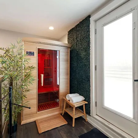 Magnificent New W/8 Beds & Free Parking *