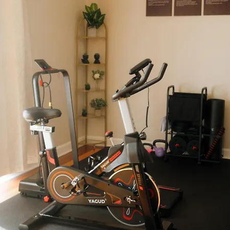 New Modern 3br • Gym • Workspace • Quiet Location Apartment