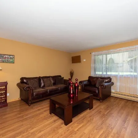 Apartment Mins From O'hare • Safe Location • Private Parking *