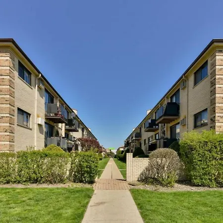 Apartment Mins From O'hare • Safe Location • Private Parking *