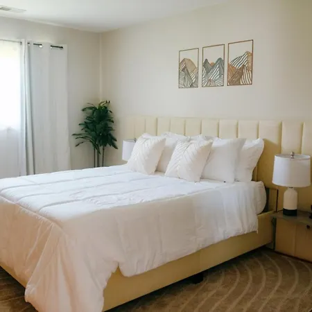 New Modern 3br • Gym • Workspace • Quiet Location Apartment