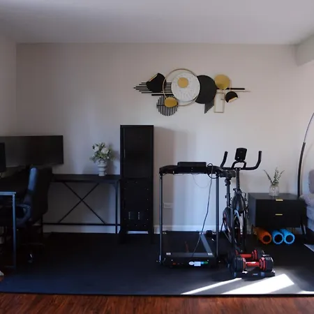 3br Modern • Gym • Workspace • Quiet Location Apartment *