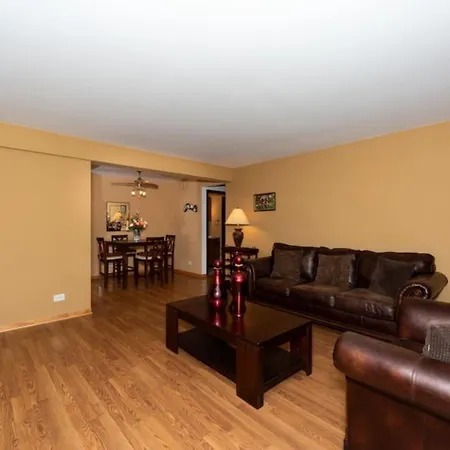 Mins From O'hare • Safe Location • Private Parking Apartment