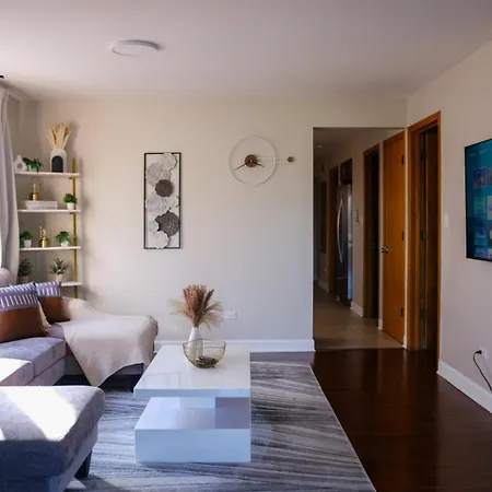 3br Modern • Gym • Workspace • Quiet Location Chicago