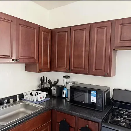 2 Bedroom Near U Campus & The Lakefront!