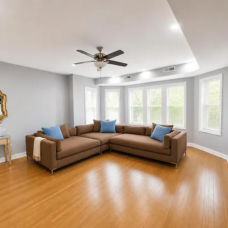 Beautiful Big 3 Bedroom Quiet Near Downtown