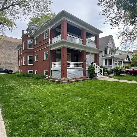 Elegant And Chic 2bed 2bath Steps From The Lake! *